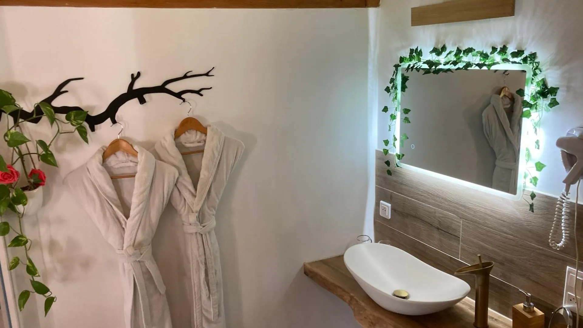 Cottage River & Spa Saint-Ilpize Guest house